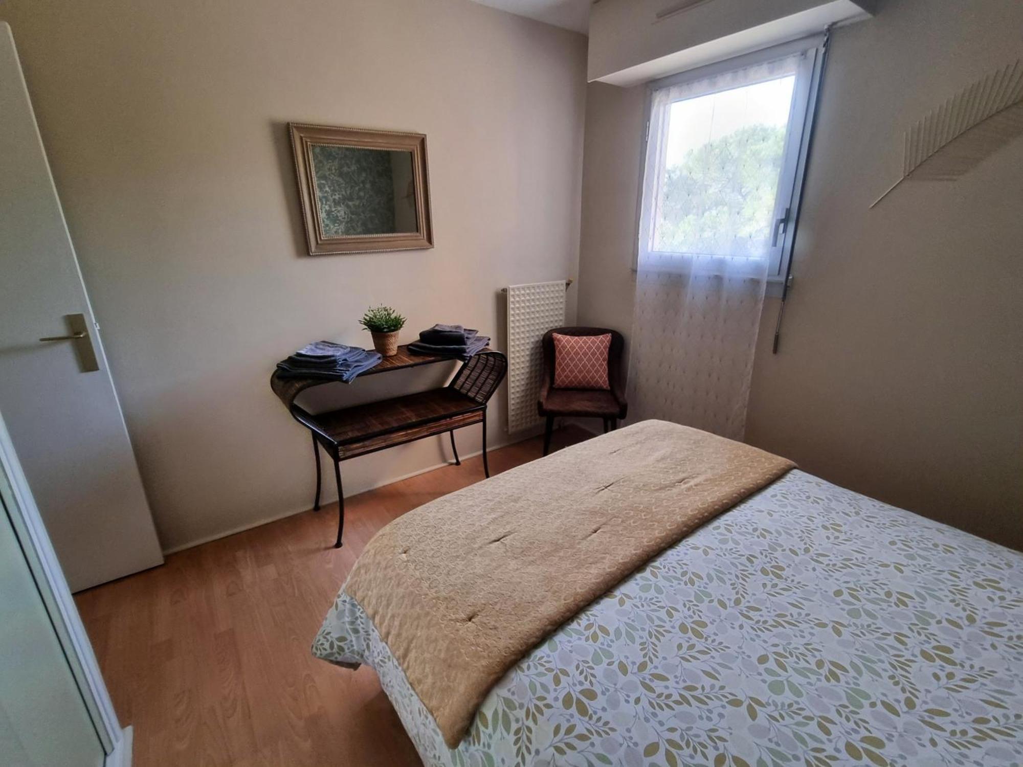 Spacieux T2, Emplacement Ideal Et Parking Prive Uzès Esterno foto