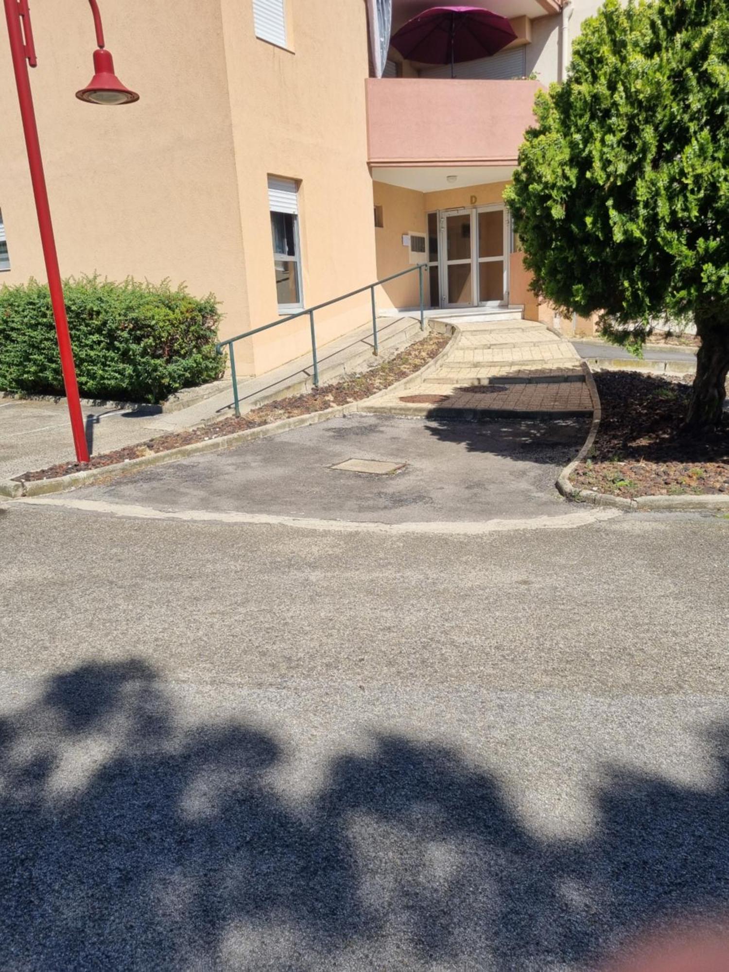 Spacieux T2, Emplacement Ideal Et Parking Prive Uzès Esterno foto