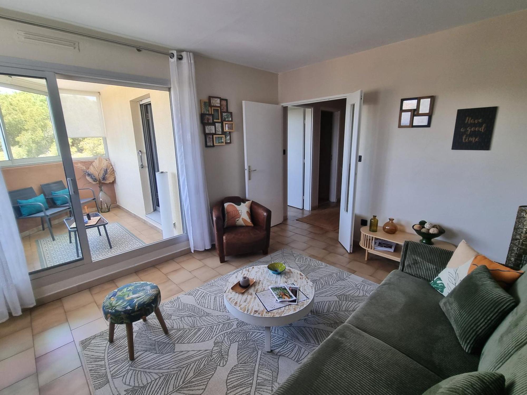 Spacieux T2, Emplacement Ideal Et Parking Prive Uzès Esterno foto